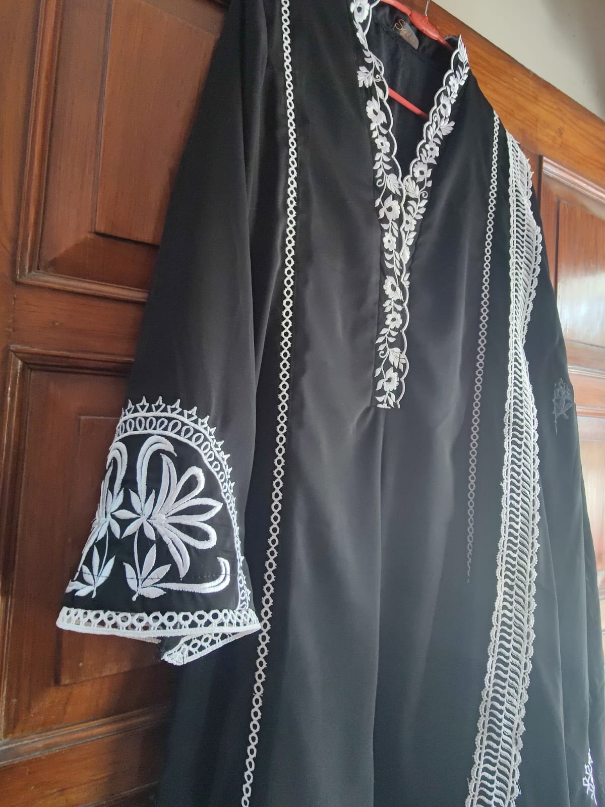 BLACK GEORGETTE EMBROIDERED SUIT
