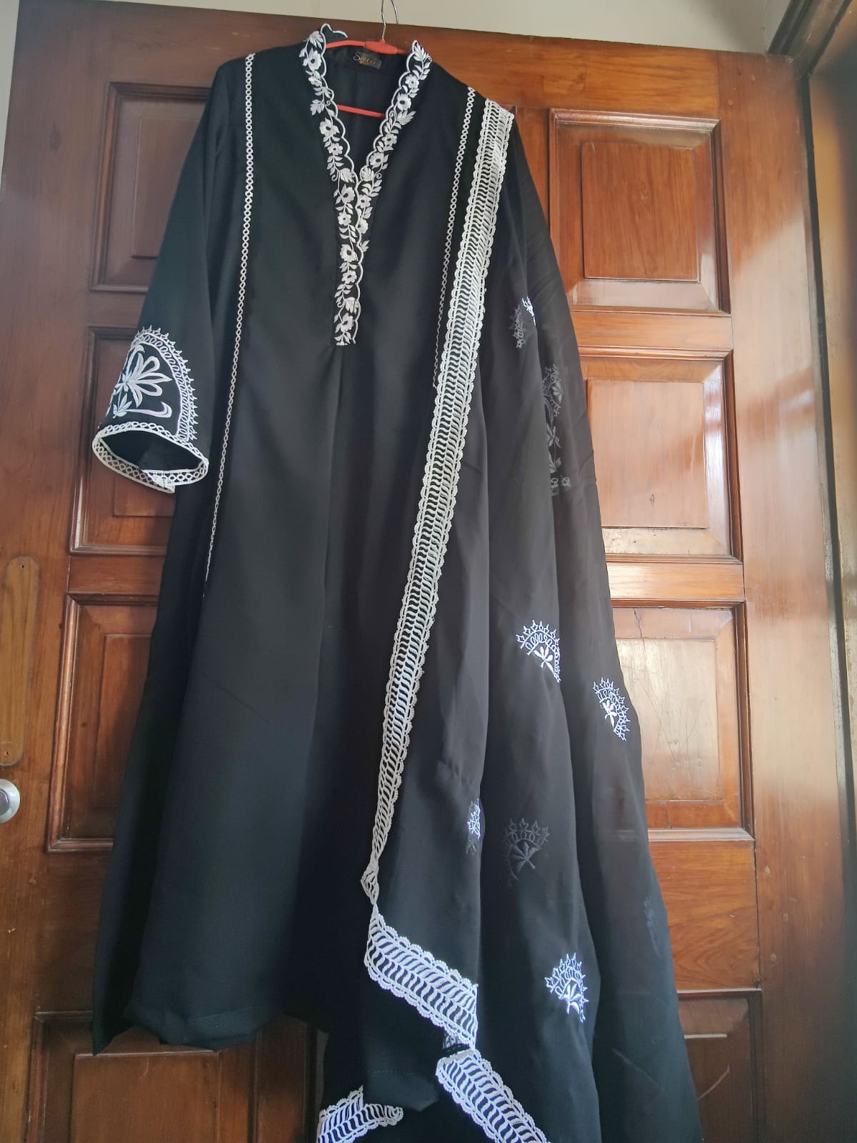 BLACK AND WHITE SUIT WITH HANDEMBROIDERY