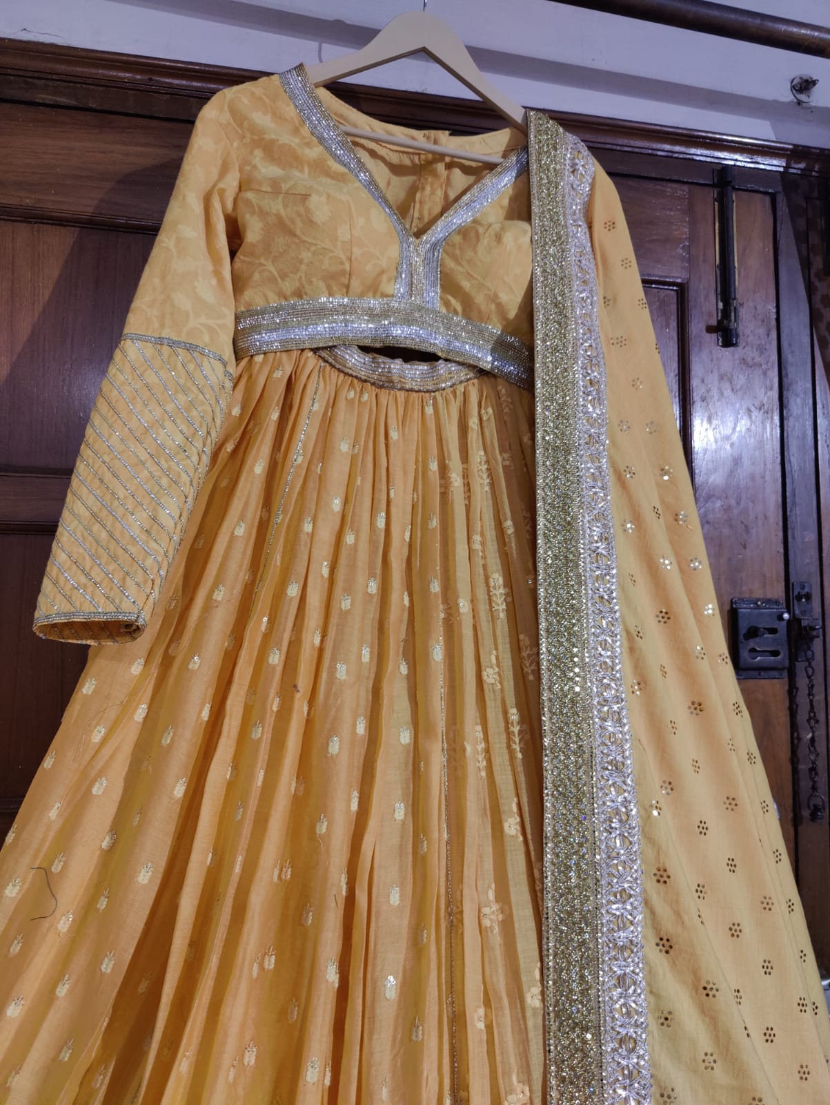 🌼MEHER LEHENGA SET🌼Unique ivory lehenga with gotta patti embroidery