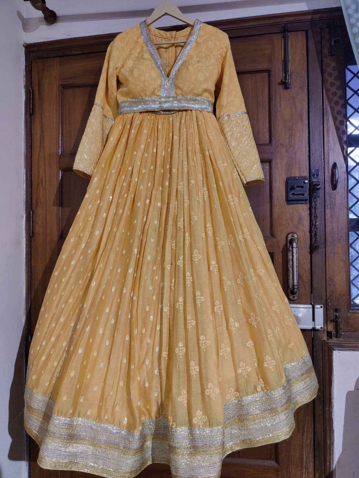 🌼MEHER LEHENGA SET🌼Unique ivory lehenga with gotta patti embroidery