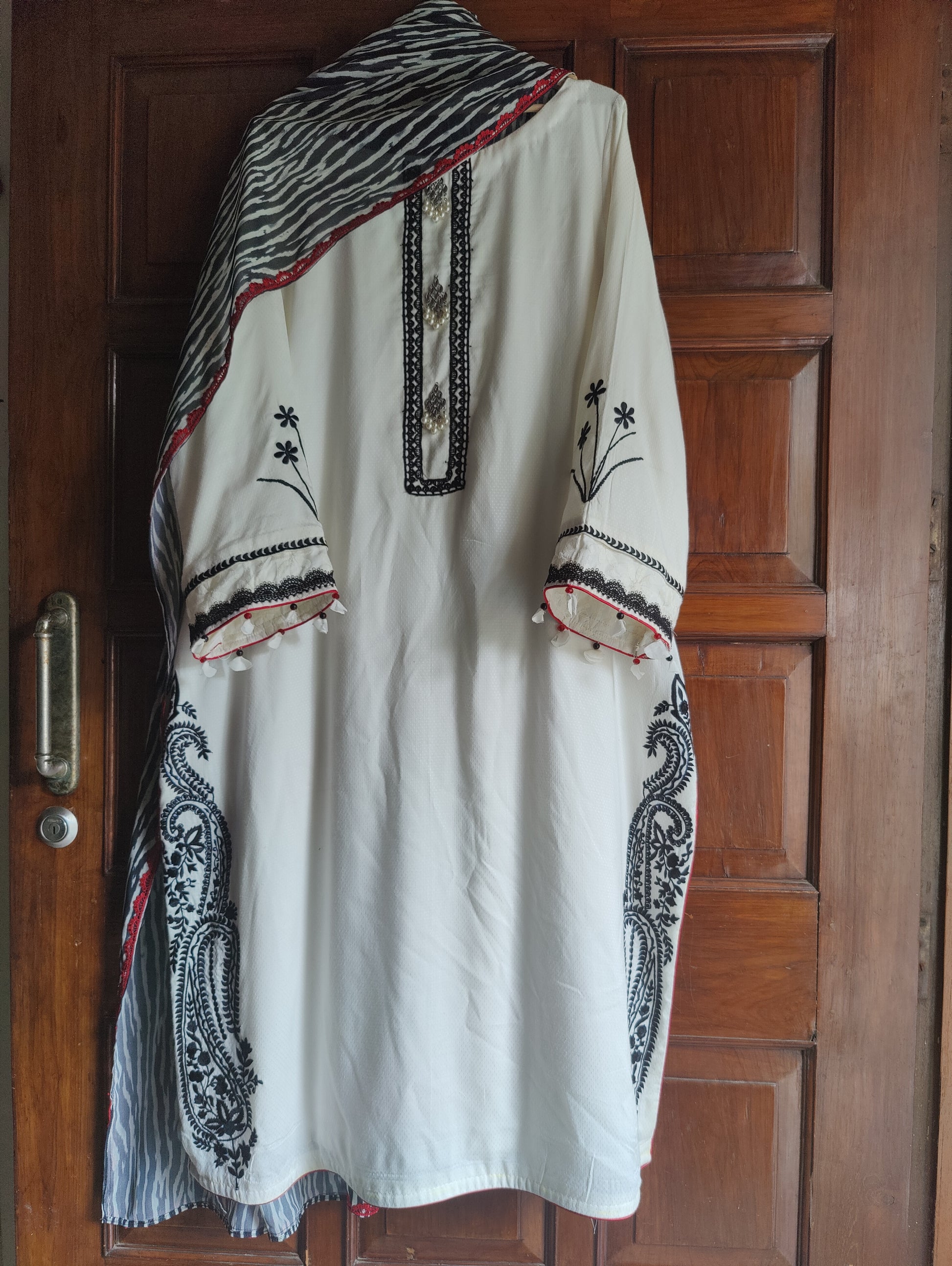 MEERA ivory-black full suit with embroidery